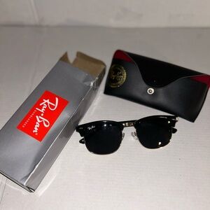 Ray-Ban Black and Gold Sunglasses clubmaster